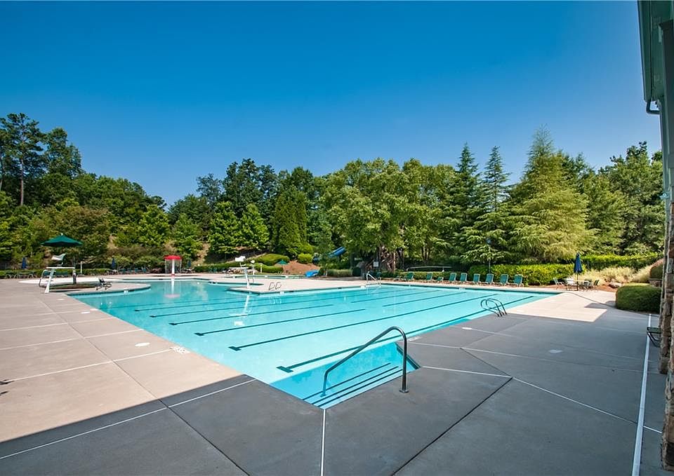 2nd image of 326 Mountain Laurel Walk