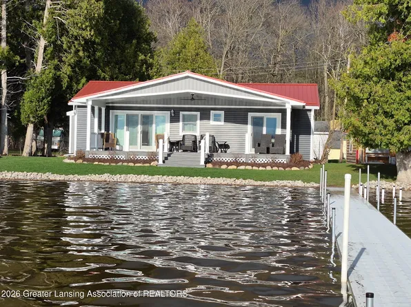 1361 N Hyslop St, Weidman, MI 48893