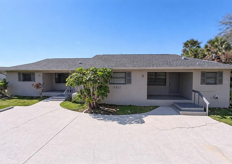 1st image of 3211 Riverside Dr