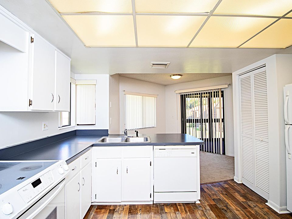 1st image of 40 Hembury Ln