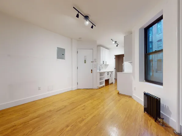 590 Amsterdam Avenue image 1 of 9