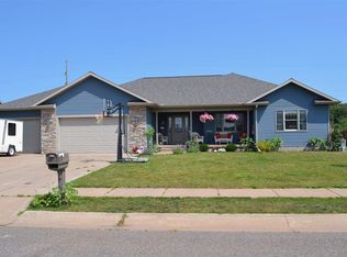 845 Camelot Dr, Negaunee, MI 49866