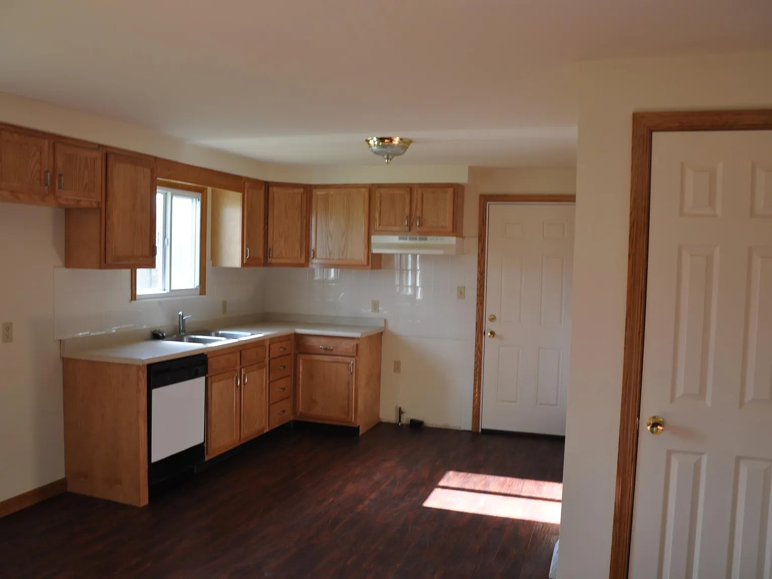 3 bed, 1.5 bath, 1500 sqft, $1,755 — Photo 2