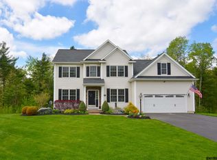36 Stone Crest Dr, Mechanicville, NY 12118