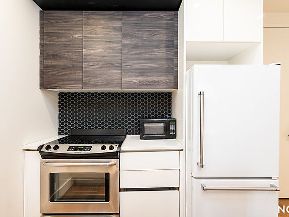 5th image of 530 Midwood St #5C
