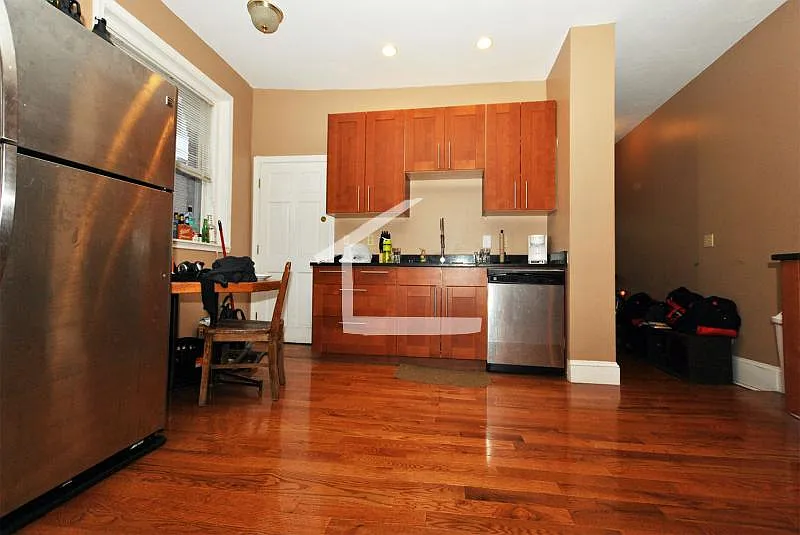 Building Photo - 10 Glenville Ave #1
