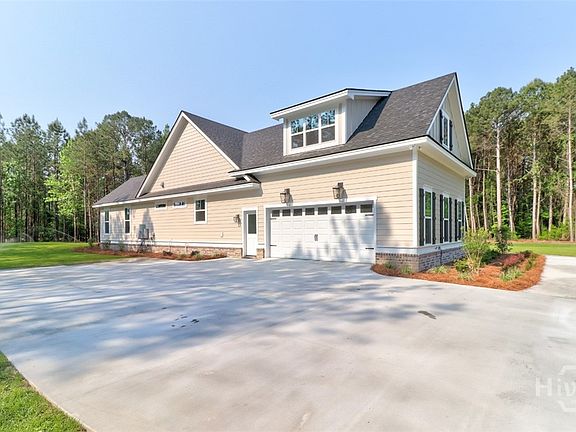 3rd image of 100 Roberts Road