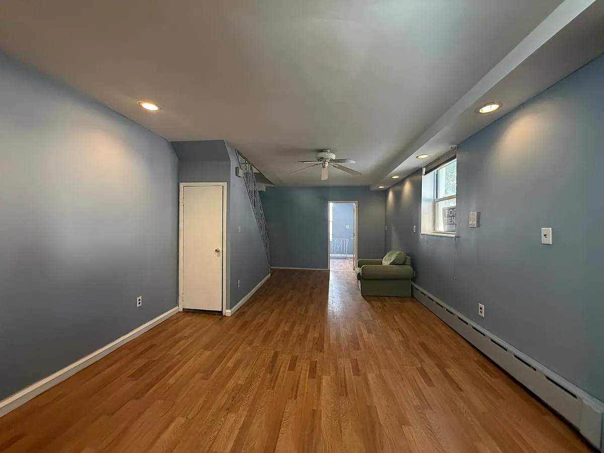 Building Photo - 900 Cantrell St
