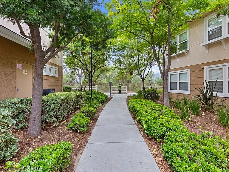 31239 Taylor Ln — Photo 4