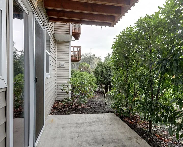 Ambaum Place II | Modern Studio and 1 Bedroom Layouts w/ In-Unit Laundry — Photo 9