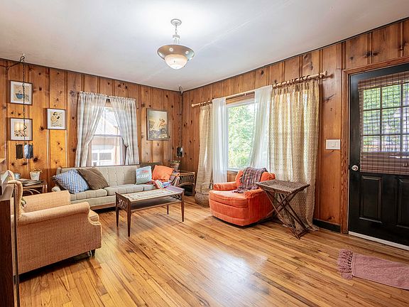 3rd image of 5807 Clover St