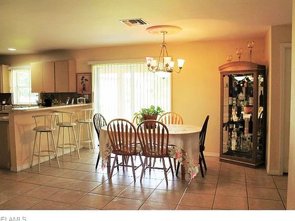 4th image of 305 W Sugarland Cir