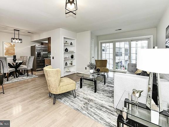 5th image of 3901 Golf Tee Ct APT 101