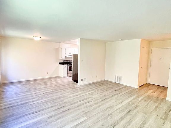 3rd image of 470 Warren Dr #10838941