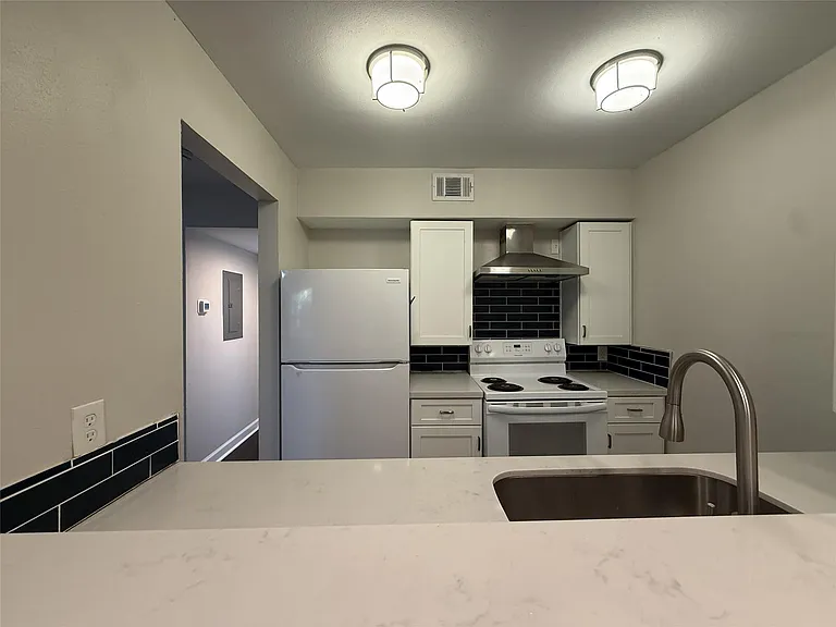 1824 Thonig Rd #10 — Photo 5