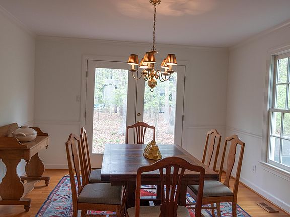 5th image of 398 Lakeshore Ln
