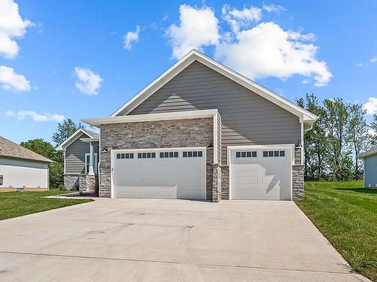 2205 W Mason Pl — Photo 2