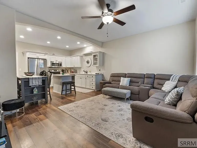 565 Pioneer Rd #215 — Photo 3