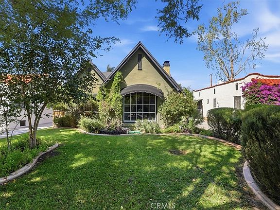 3rd image of 4593 Merrill Ave