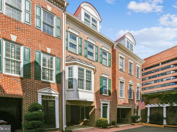 313 Hearthstone Mews, Alexandria, VA 22314
