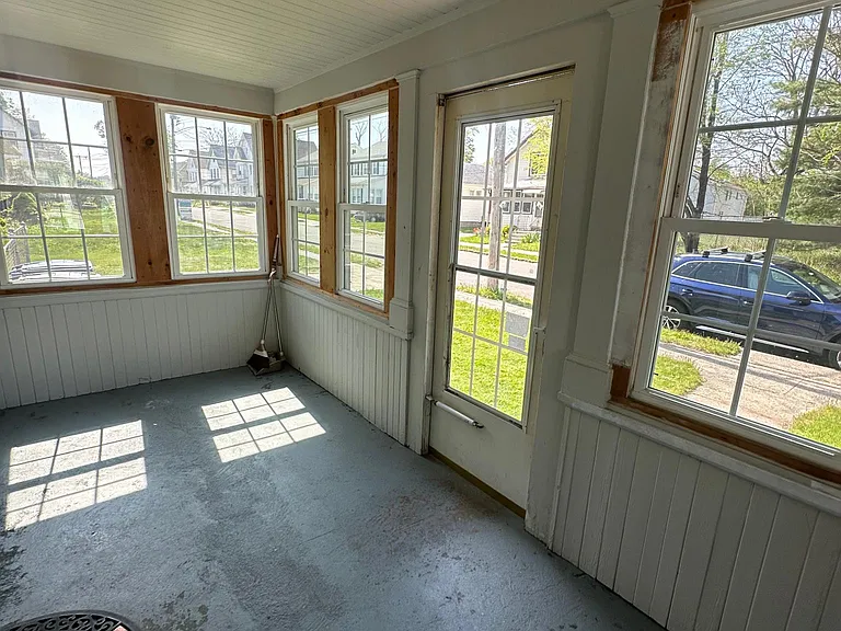 18 Maple St — Photo 15
