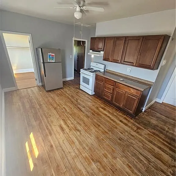 11 Windmill St — Photo 3