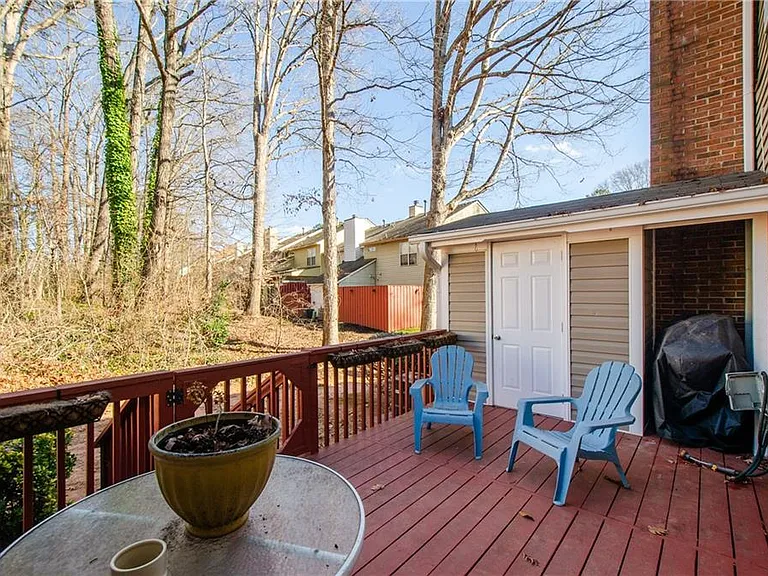 1066 Wedgewood Ln — Photo 16
