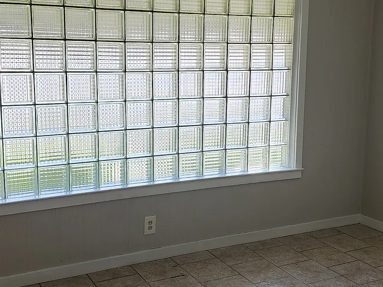 1006 W Franklin St #100 — Photo 13