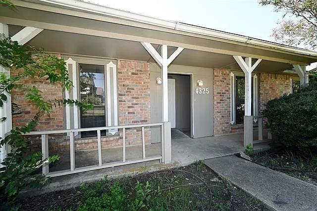 Building Photo - 4325 Ireland Dr
