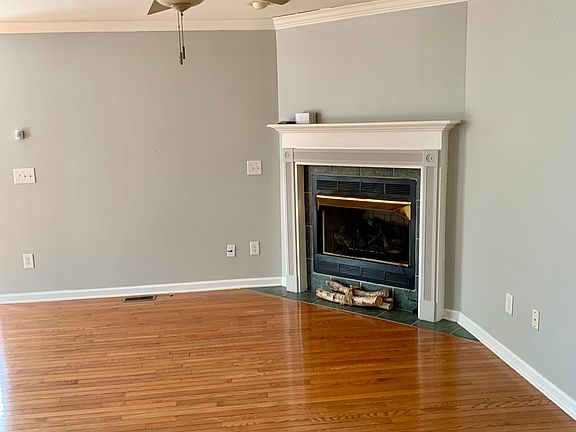 2nd image of 1831 E Oakland Ave APT 6