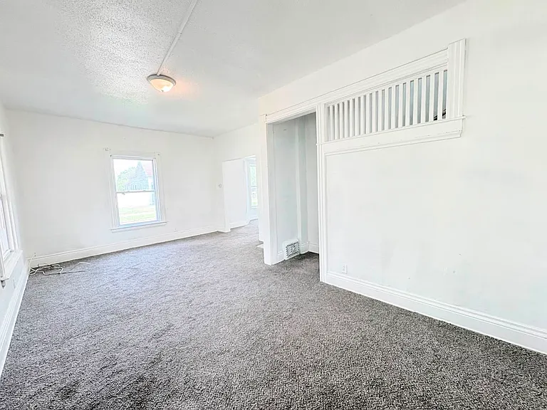 1239 Norwood Ave — Photo 4