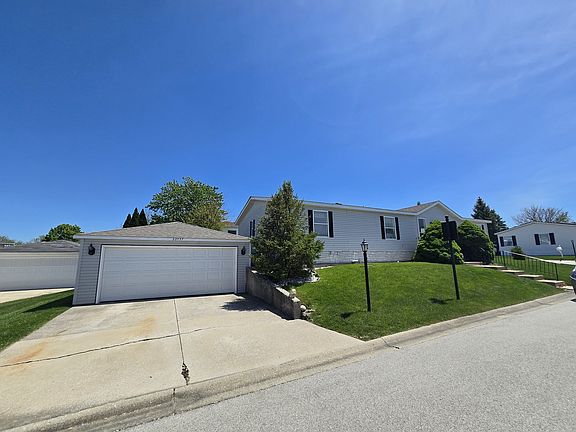 3rd image of 22737 Beverly Dr