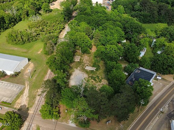 4th image of 402 Drury Ln