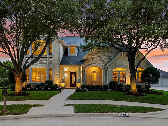 2nd image of 10203 Noble Pointe Ct