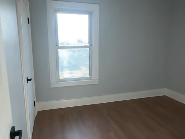 2505 Inglis St — Photo 6