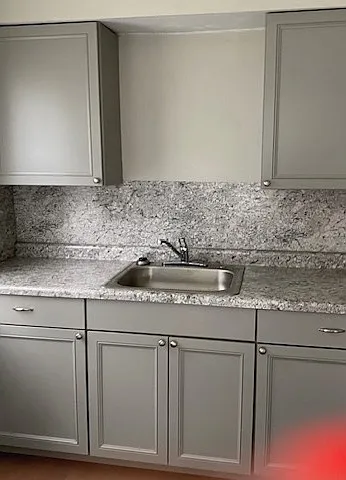 608-612 Universal Ave #608 — Photo 5