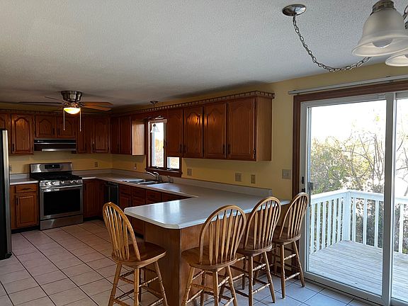 breakfast bar and slider to deck