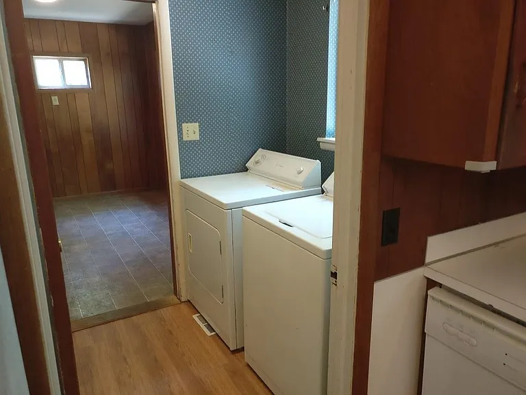 1351 N Stephens Ave — Photo 7