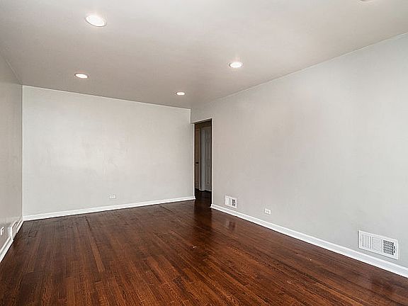 3rd image of 13606 S Wentworth Ave