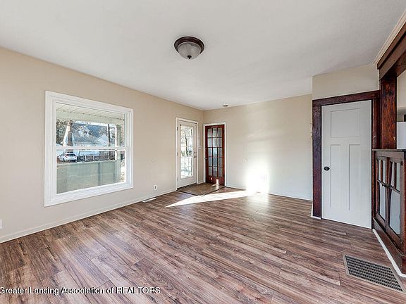 5th image of 239 S Magnolia Ave