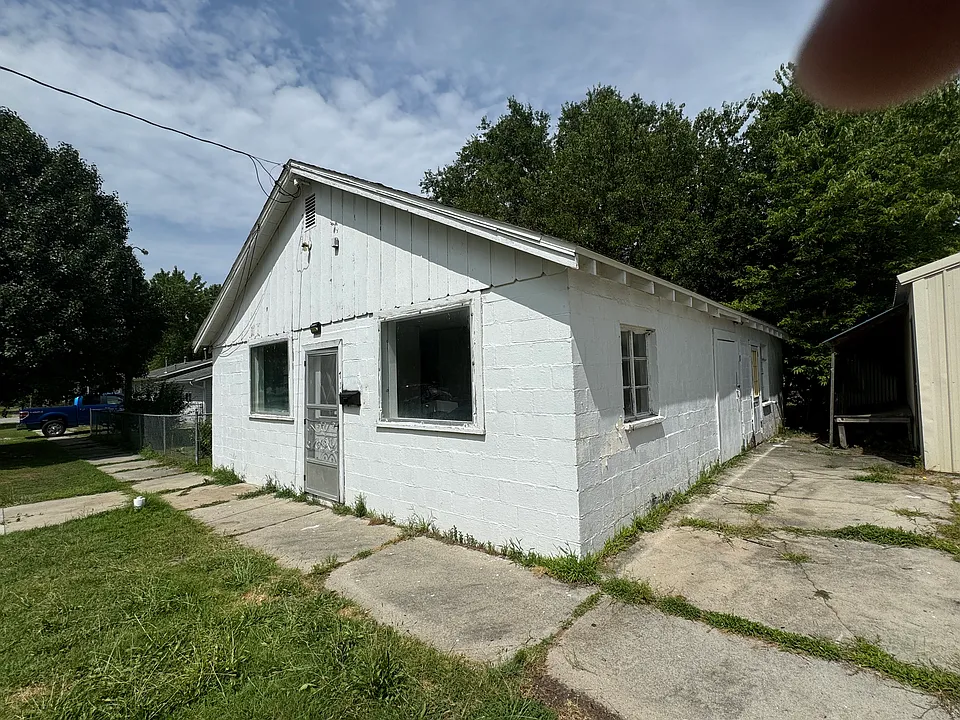 712 Sophia St