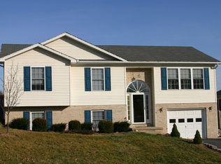 102 Providence Dr, Winchester, VA 22602