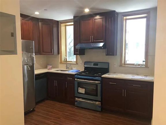 2nd image of 18 Bay 17 St Unit 2A