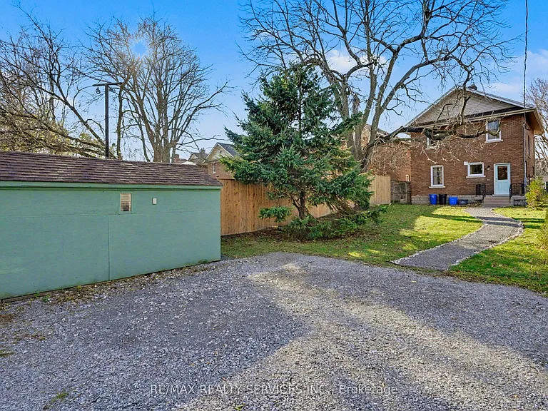 39 Fielden Ave — Photo 24