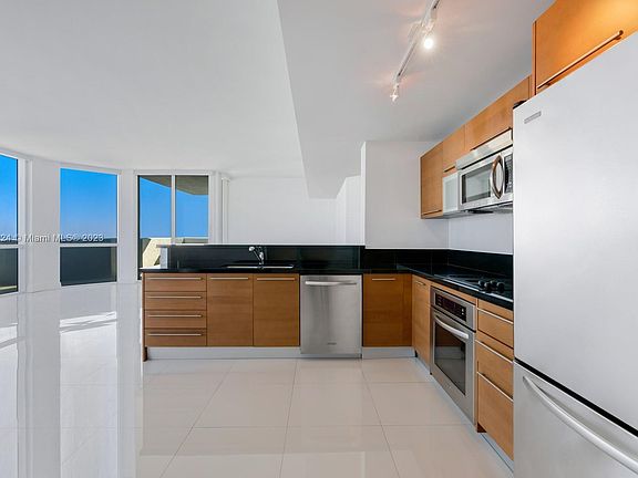 4th image of 244 Biscayne Blvd APT 4003