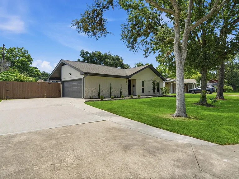 2603 Baycrest Dr — Photo 4