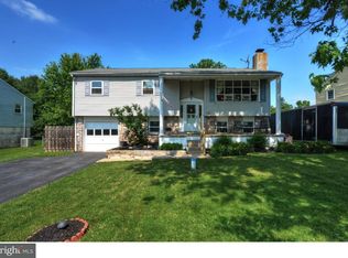 955 Oakdale Dr, Pottstown, PA 19464