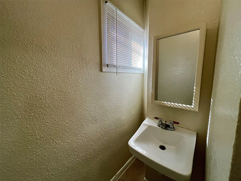 2705 Lorraine St #8 — Photo 12