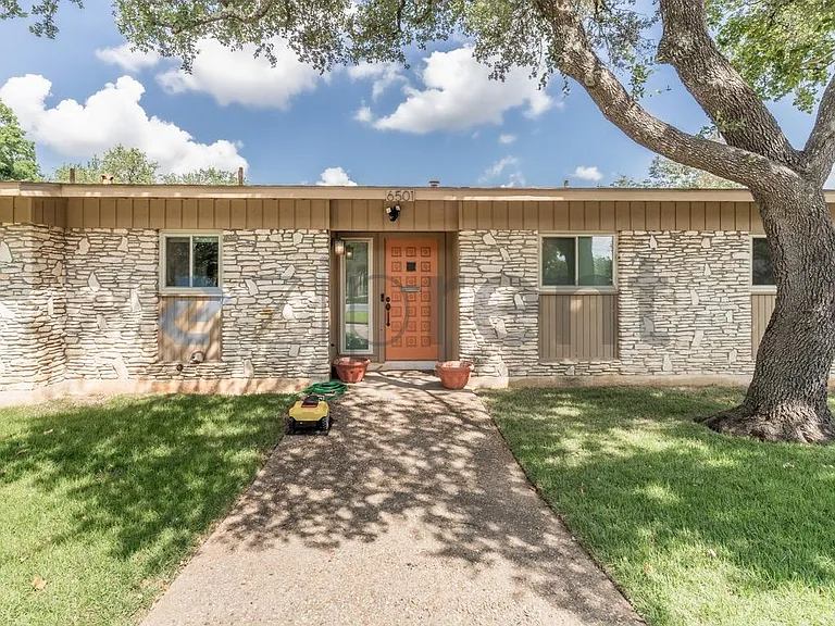 6501 Mesa Dr — Photo 1