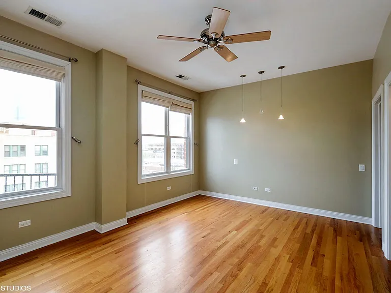 Principal suite with skyline views of the Willis/Sears Tower